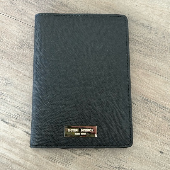 Henri bendel wallet - Picture 1 of 6